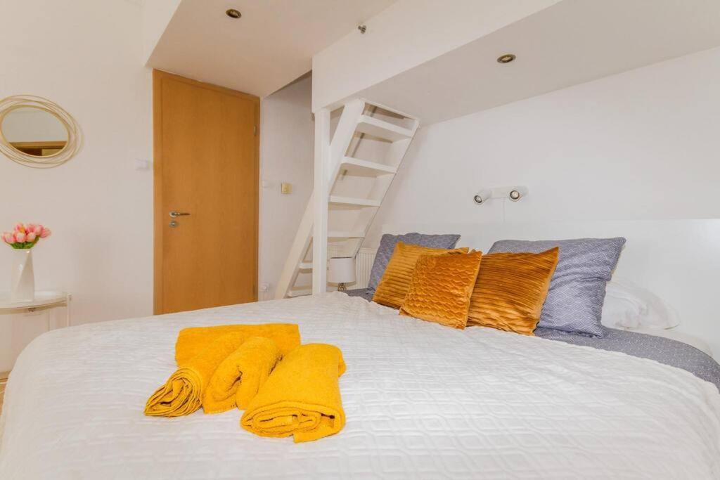 Trendy 2 Room Flat, Next To Corvin Mall Free Huge Garage! Ac,Dishwasher,Washmachine, Smart Tv بودابست المظهر الخارجي الصورة