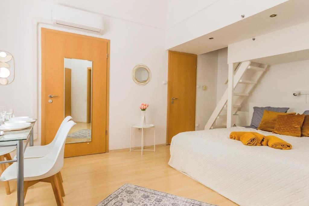 Trendy 2 Room Flat, Next To Corvin Mall Free Huge Garage! Ac,Dishwasher,Washmachine, Smart Tv بودابست المظهر الخارجي الصورة