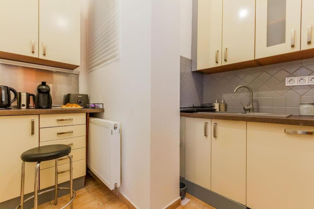 Trendy 2 Room Flat, Next To Corvin Mall Free Huge Garage! Ac,Dishwasher,Washmachine, Smart Tv بودابست المظهر الخارجي الصورة