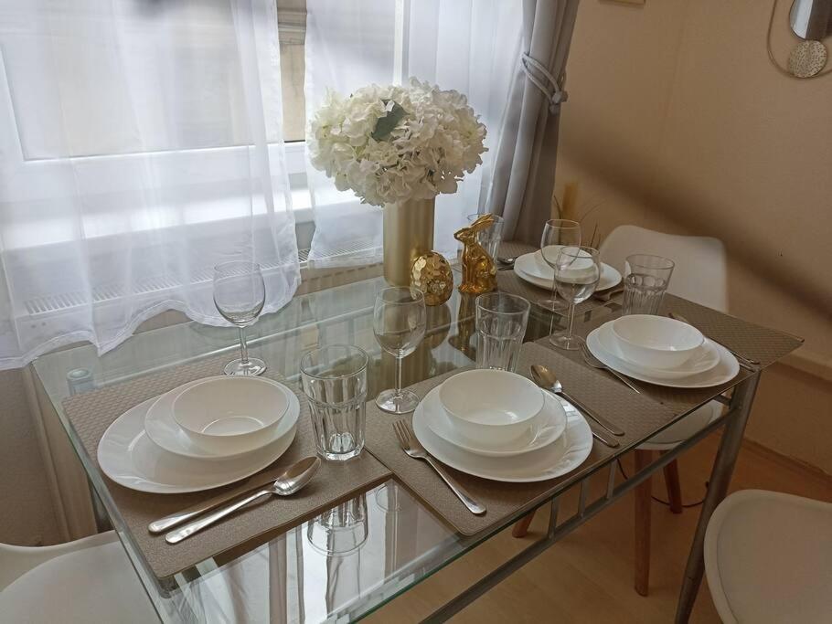 Trendy 2 Room Flat, Next To Corvin Mall Free Huge Garage! Ac,Dishwasher,Washmachine, Smart Tv بودابست المظهر الخارجي الصورة