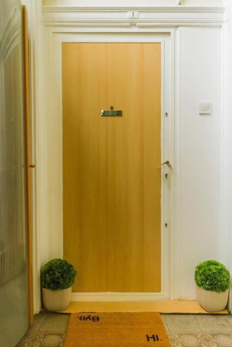 Trendy 2 Room Flat, Next To Corvin Mall Free Huge Garage! Ac,Dishwasher,Washmachine, Smart Tv بودابست المظهر الخارجي الصورة