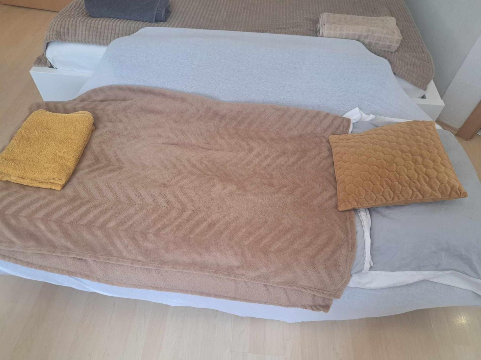 Trendy 2 Room Flat, Next To Corvin Mall Free Huge Garage! Ac,Dishwasher,Washmachine, Smart Tv بودابست الغرفة الصورة