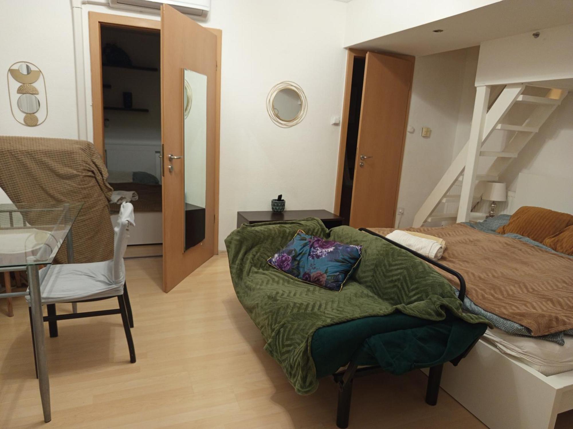Trendy 2 Room Flat, Next To Corvin Mall Free Huge Garage! Ac,Dishwasher,Washmachine, Smart Tv بودابست المظهر الخارجي الصورة