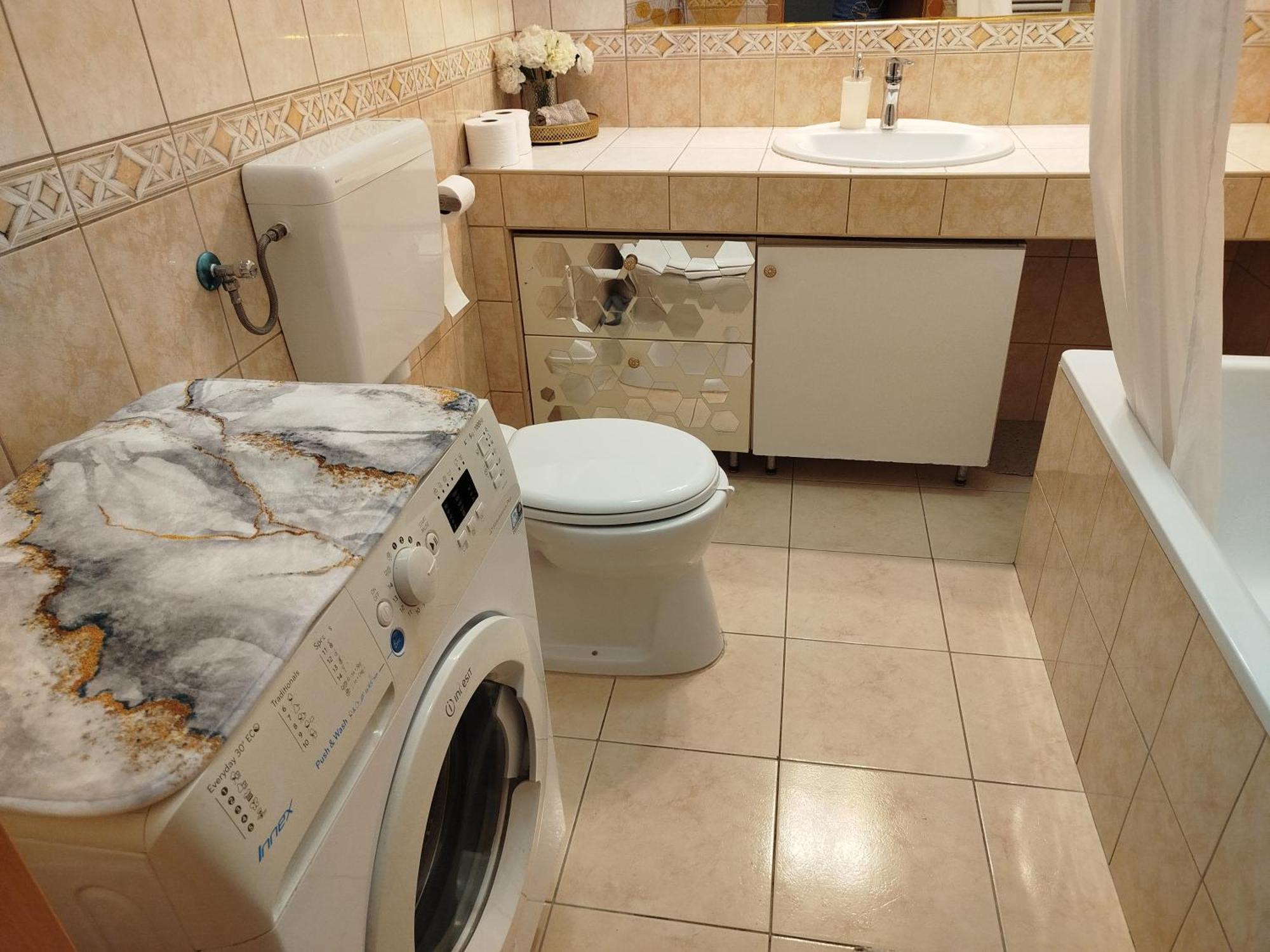 Trendy 2 Room Flat, Next To Corvin Mall Free Huge Garage! Ac,Dishwasher,Washmachine, Smart Tv بودابست المظهر الخارجي الصورة